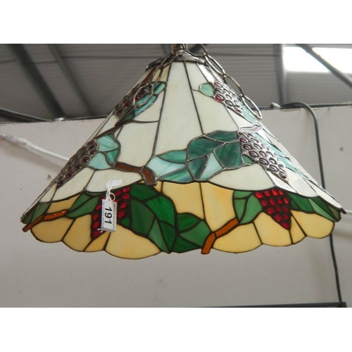 191 - A Tiffany style lamp shade