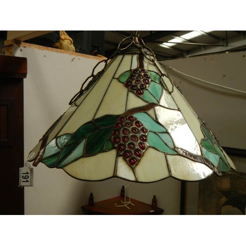 191 - A Tiffany style lamp shade