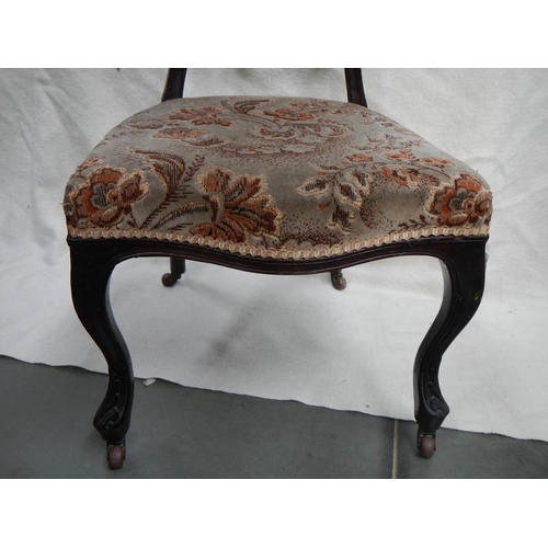 202 - A Victorian carved nursing chair,