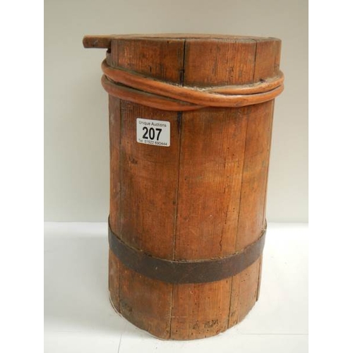 207 - A Victorian wooden storage barrel with cover