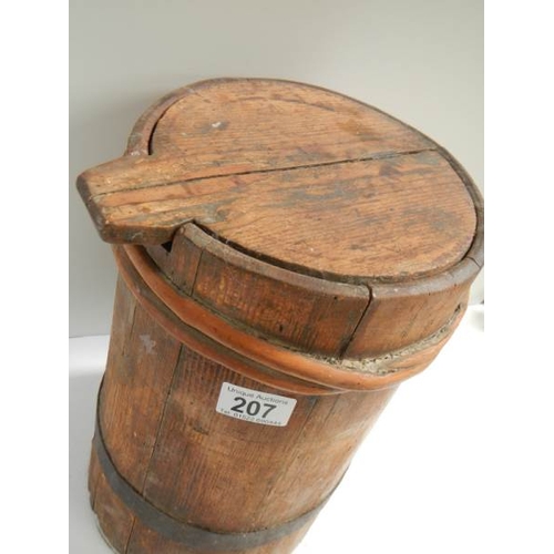 207 - A Victorian wooden storage barrel with cover