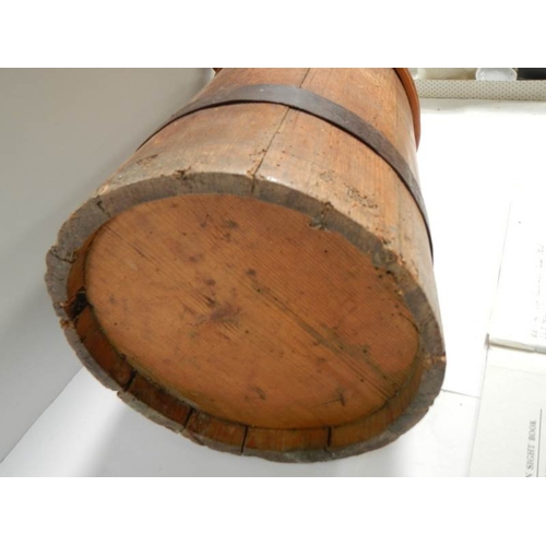 207 - A Victorian wooden storage barrel with cover