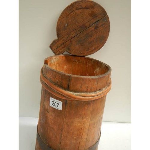 207 - A Victorian wooden storage barrel with cover