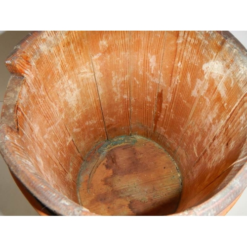 207 - A Victorian wooden storage barrel with cover