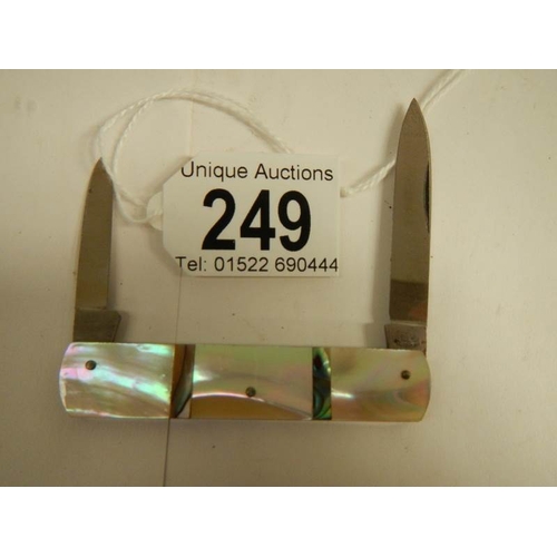 249 - A mid 20th mother of pearl pen knife in good condition