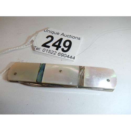 249 - A mid 20th mother of pearl pen knife in good condition