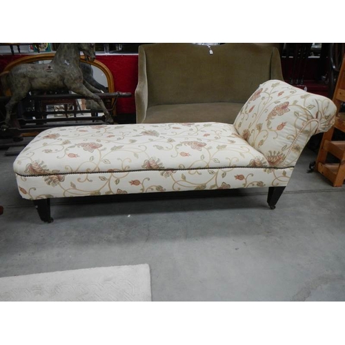 299 - A good mid 20th century scroll arm day bed in good clean condition.