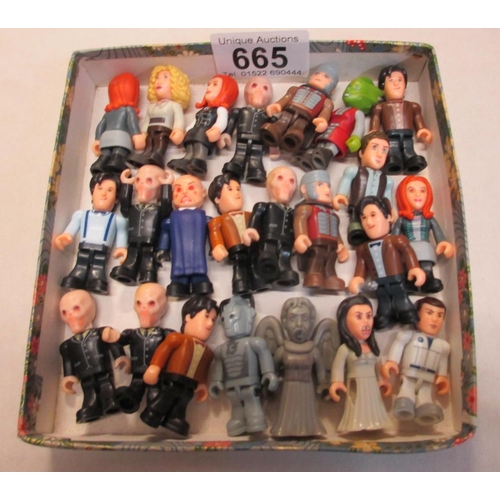 665 - A collection of 23 Doctor Who Character Building micro figures