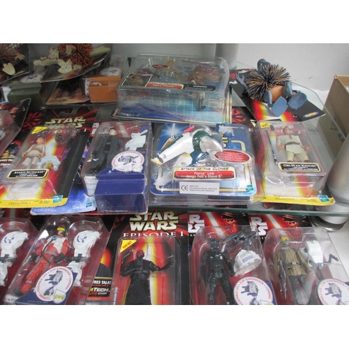 668 - A quantity of sealed Star Wars 'Attack of the Clones' Rogue 1 figures etc