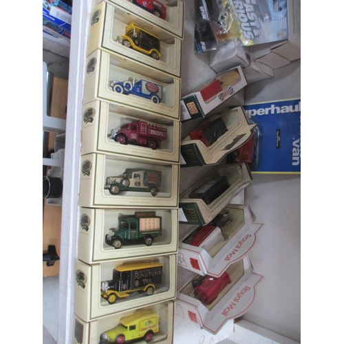 678 - A quantity of boxed mainly Lledo Die cast models