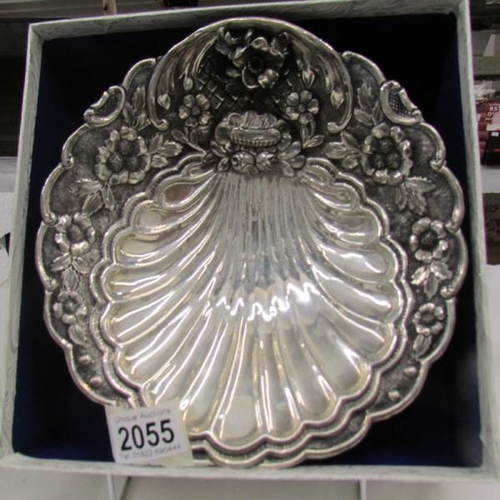 2055 - A fine silver dish in the form of a shell with floral embellishment, marked 925 EPT, XEIPOL.