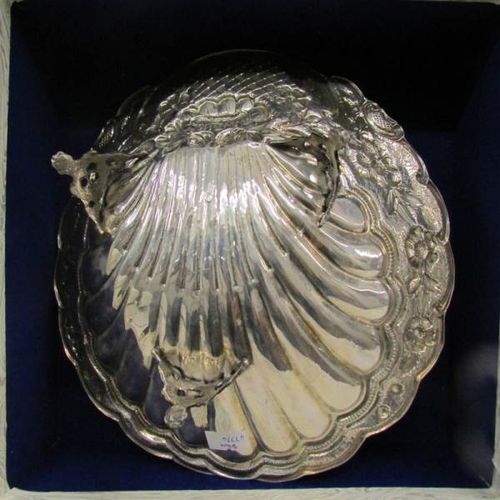 2055 - A fine silver dish in the form of a shell with floral embellishment, marked 925 EPT, XEIPOL.