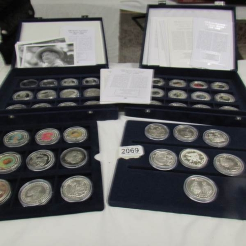 2069 - 2 cases containing 44 mint silver coins 'Her Majesty Queen Elizabeth The Queen Mother 1900 - 2002'