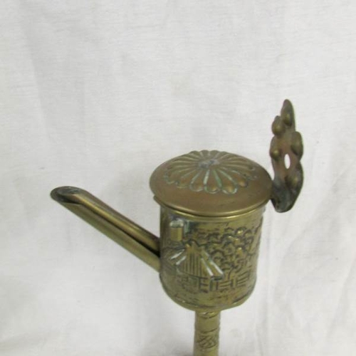 2091 - A 19th century brass whale oil lamp.