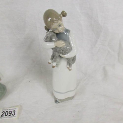 2093 - 2 Lladro figures.