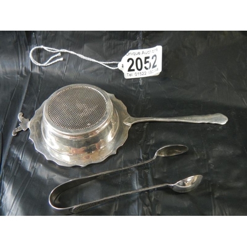 2052 - A silver strainer and silver sugar nips