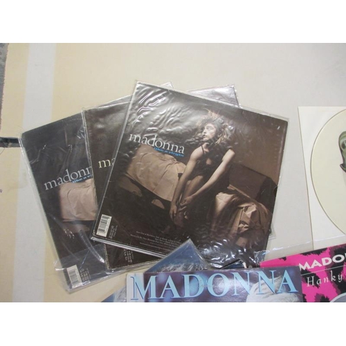 741 - 10 Madonna records and LPs including 3 variants of Like a Virgin LP, 3 variants of True Blue album, ... 