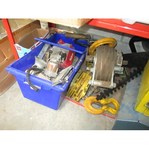 1019 - A large box of screws, ties, grinding discs, car spares etc including a large Littlejack pulling jac... 