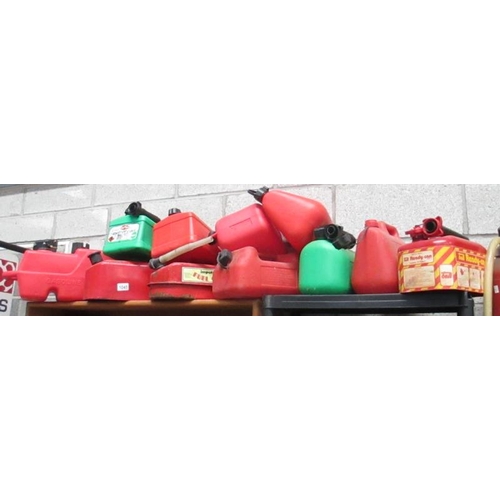 1045 - 9 various plastic and metal fuel / petrol cans