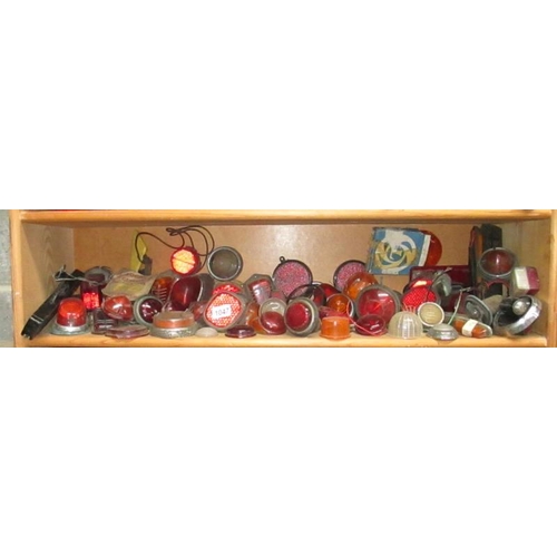 1047 - A large amount of mixed 50s, 60s and 70s rear lamps, lens indicators etc