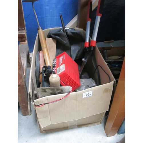 1232 - A box of garage / garden tools