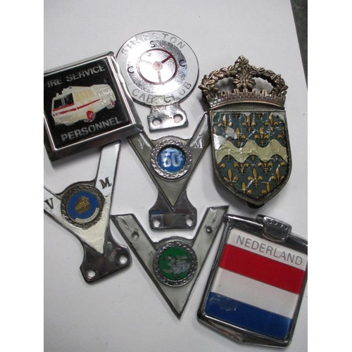 1292 - A quantity of vintage car badges including Fire service personnel etc