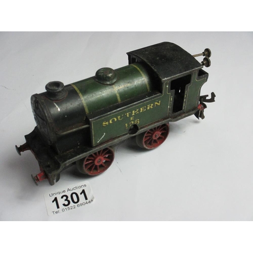 1301 - A Hornby O gauge tinplate clockwork train