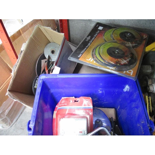 1019 - A large box of screws, ties, grinding discs, car spares etc including a large Littlejack pulling jac... 