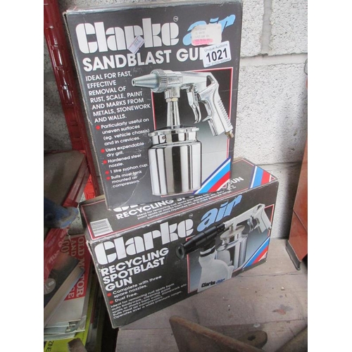 1021 - A Clarke boxed sandblast gun and a boxed Clarke spot blast gun