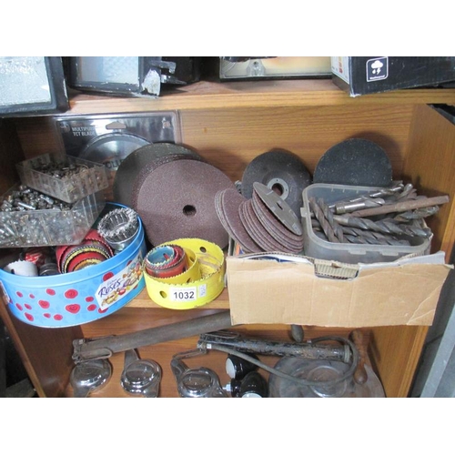 1032 - A good selection of grinding discs, hole borers etc