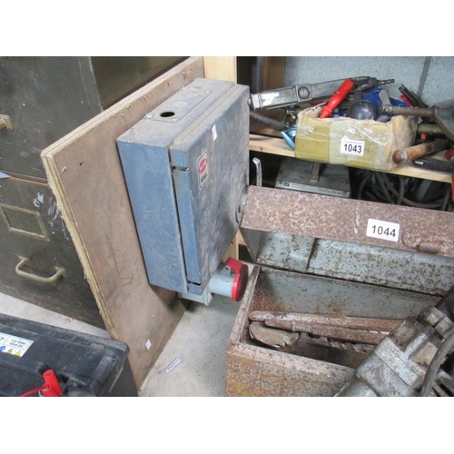 1044 - A 110V Kango Breaker with bits, a Thurlby Pl154 15v/4A power supply and 2 110V ext cables