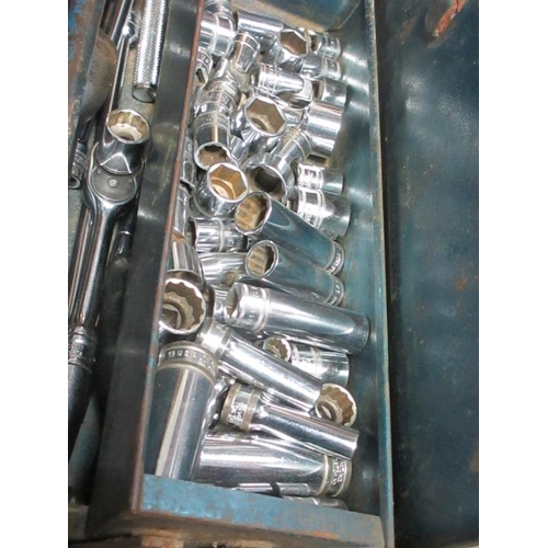 1123 - A large quantity of sockets and spanners