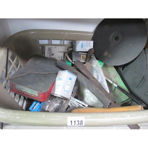 1138 - A good large lot of car / garage parts