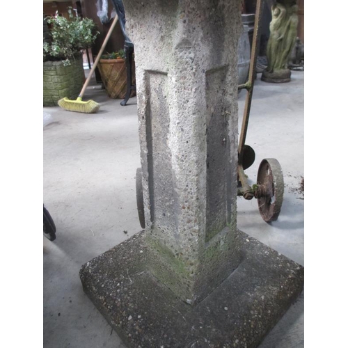 1439 - A vintage concrete bird bath.