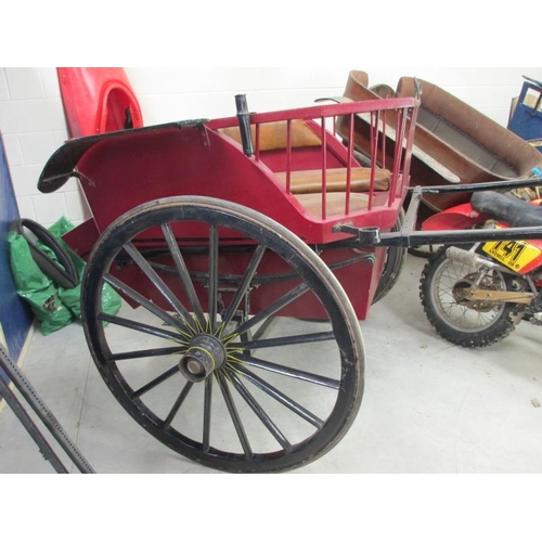 1479 - A good 4 seat single horse buggy in original livery.