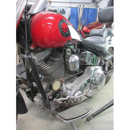 1484 - A 2004 red Harley Davidson V twin with security alarm, 1450cc, first registered May 2004., straight ... 