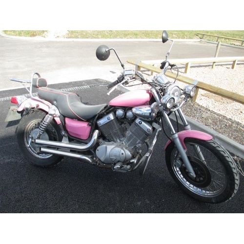 1509 - A Yamaha Virago V twin in metallic pink. First registered July 1988, currently on sorn. REG E891WUM