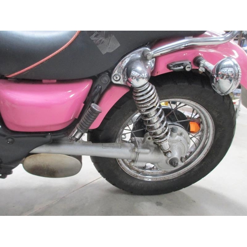 1509 - A Yamaha Virago V twin in metallic pink. First registered July 1988, currently on sorn. REG E891WUM