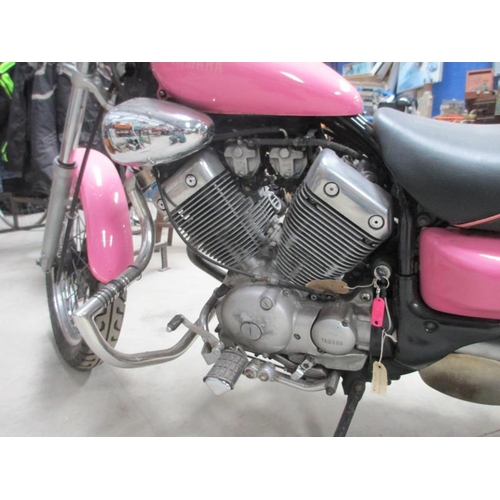 1509 - A Yamaha Virago V twin in metallic pink. First registered July 1988, currently on sorn. REG E891WUM