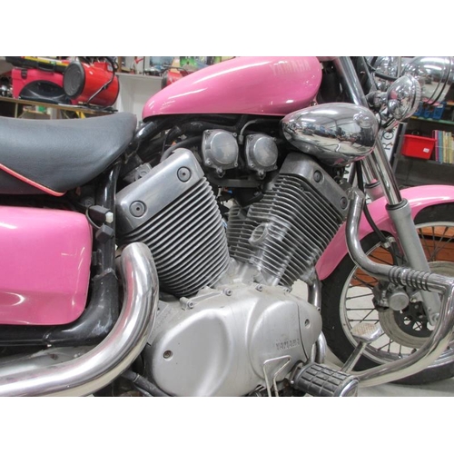 1509 - A Yamaha Virago V twin in metallic pink. First registered July 1988, currently on sorn. REG E891WUM