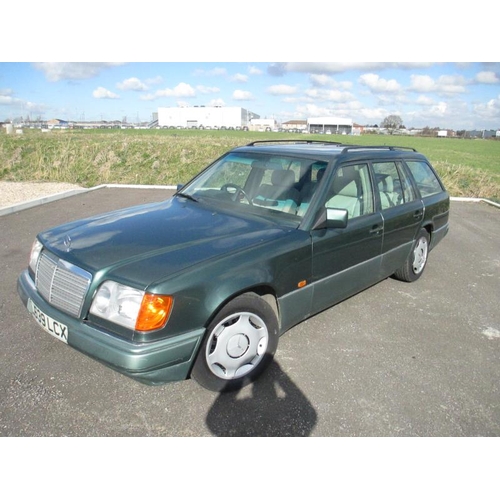 1421 - A 1993 Mercedes S124/W124 E200 Estate, approximately 121,000 miles, full MOT. A good tidy example fo... 