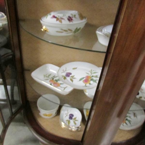 2569 - Approximately 23 pieces of Royal Worcester table ware including large bowl, tureens, plates etc.,