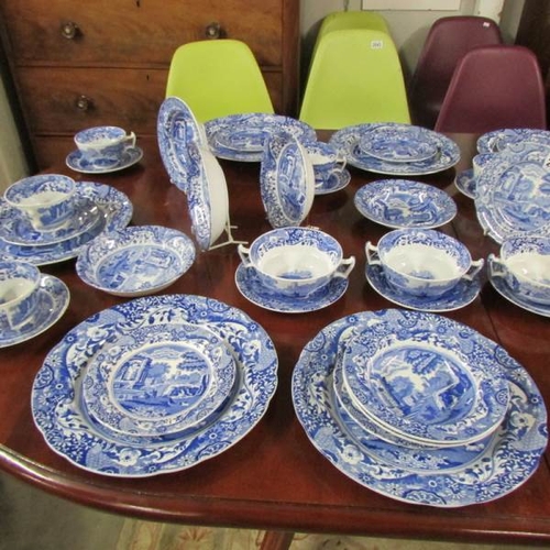 2656 - Approximately 50 pieces of Spode Italian table ware.