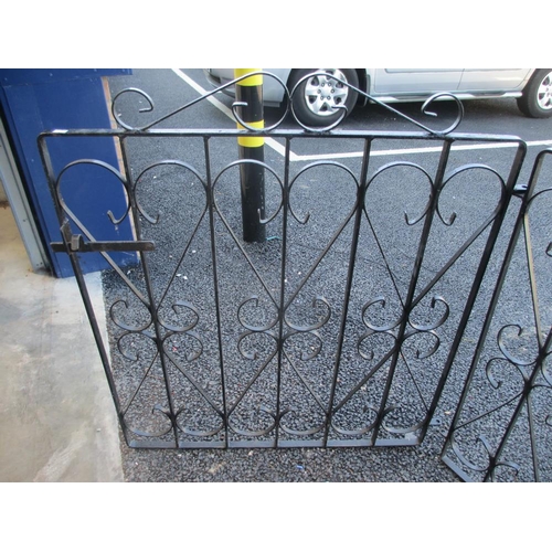 1524 - A pair of ornamental metal gates