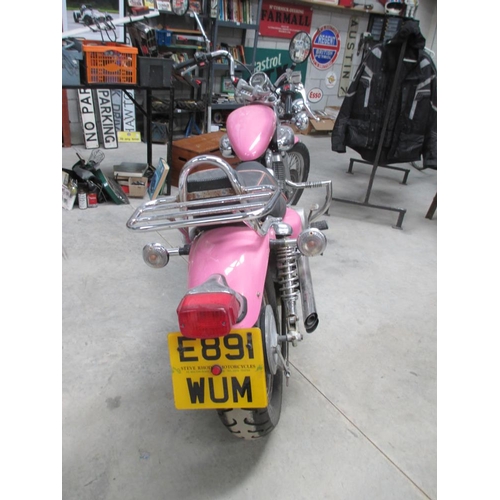 1509 - A Yamaha Virago V twin in metallic pink. First registered July 1988, currently on sorn. REG E891WUM