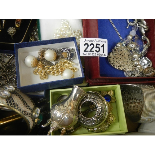 2251 - A large tray of excellent costume jewellery including silver and rings