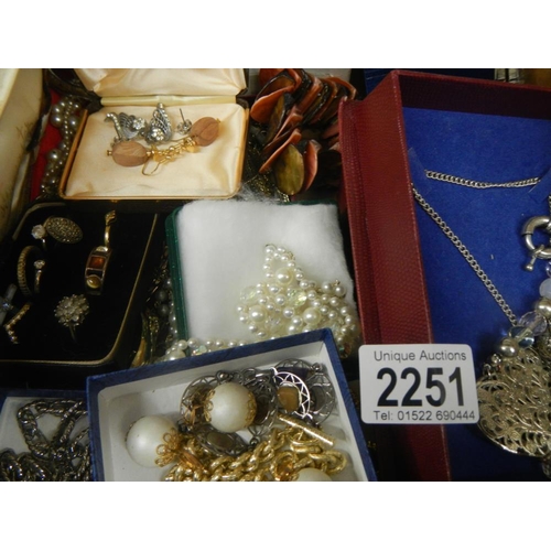 2251 - A large tray of excellent costume jewellery including silver and rings