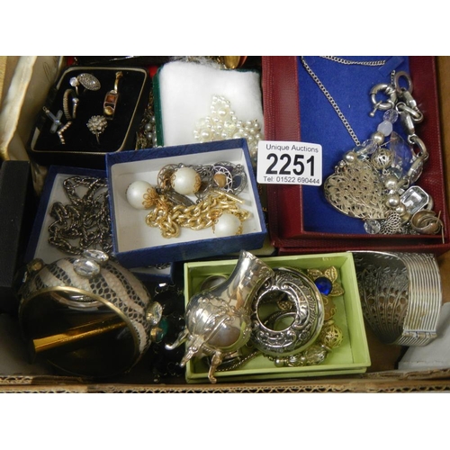 2251 - A large tray of excellent costume jewellery including silver and rings