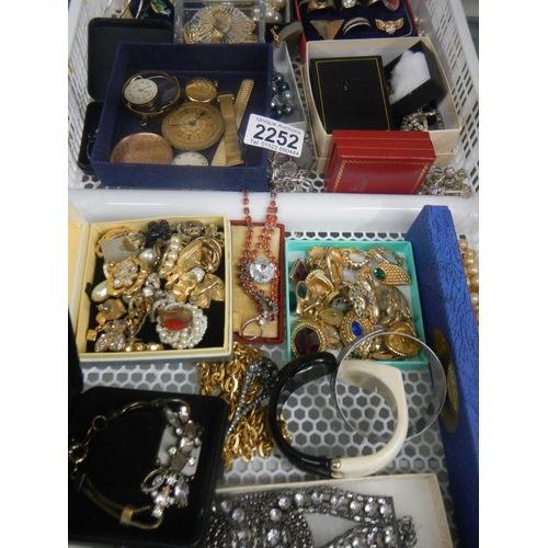 2252 - A large tray of good costume jewellery including rings, watch parts etc.,