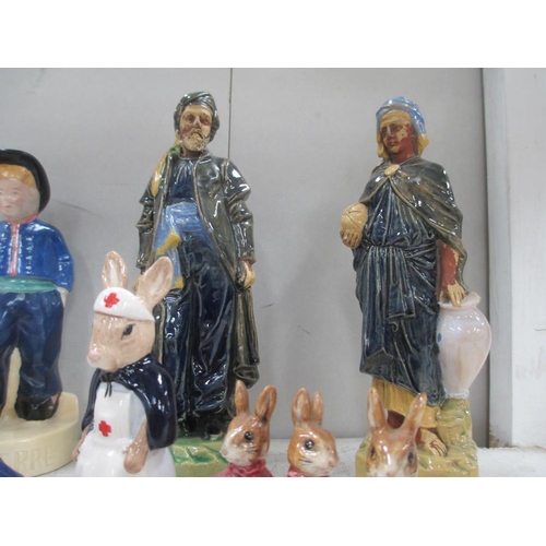 2355 - A collection of figurines including Lladro, Bunnykins, Beatrix Potter etc